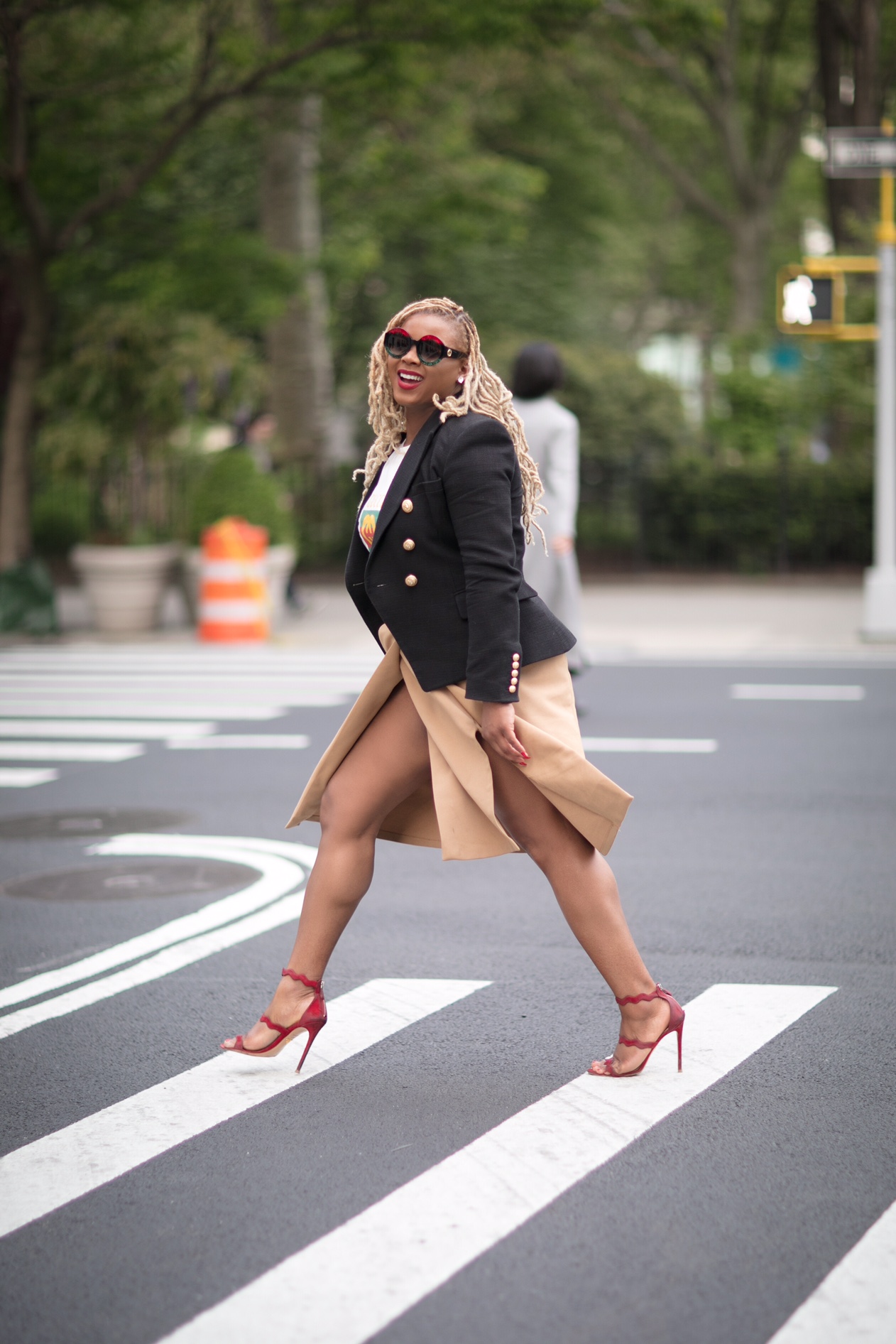 2-claire-sulmers-blogger-african-american-fashion-bomb-daily-black-gucci-logo-t-shirt-balmain-jacket-three-color-acetate-glitter-sunglasses-black-red-green