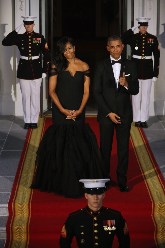 5-first-lady-michelle-obama-wears-custom-vera-wang-black-silk-crepe-mermaid-gown-to-welcome-chinas-president-xi-jinping-at-the-white-house-state-dinne
