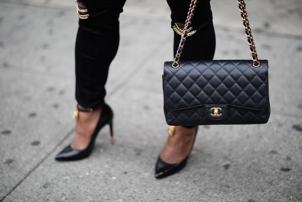 claire-sulmers-fashion-bomb-daily-tom-ford-python-heels-chanel-bag-gold-and-black-rayar-jeans