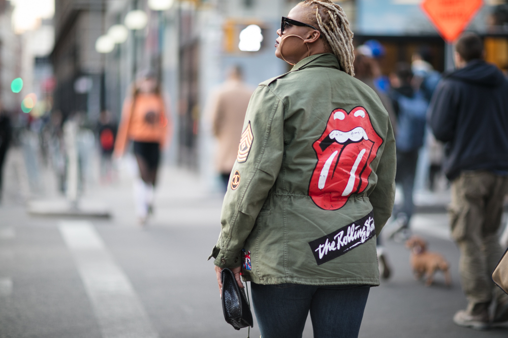 4-claire-sulmers-march-to-the-beat-of-your-own-drum-wearing-a-cult-de-jour-camouflage-jacket-fashion-bomb-daily-best-black-blogger