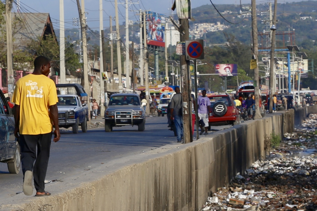 σκουπίδια στην Αϊτή